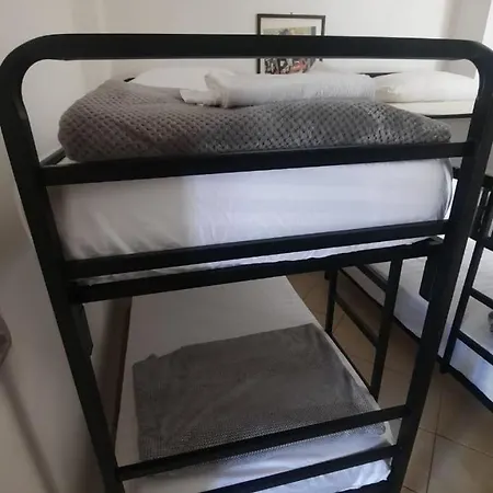 Hostel Crew 2 Tirana