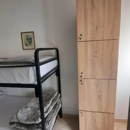 Hostel Crew 2 Tirana