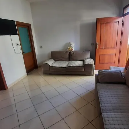 Crew 2 Hostel Tirana