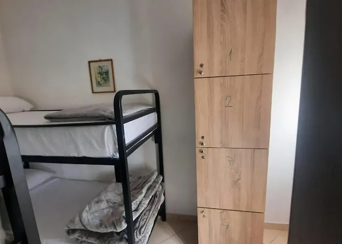 Hostel Crew 2 Tirana