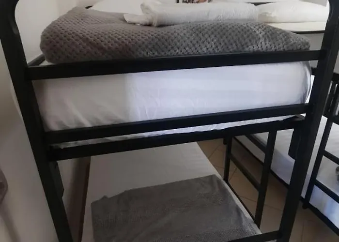 بيت شباب Crew 2 تيرانا